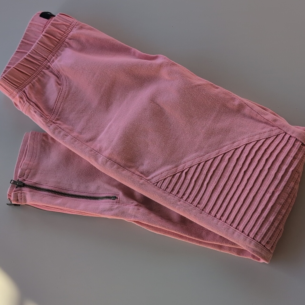 Beulah Women's size small salmon pink pull-on pants
